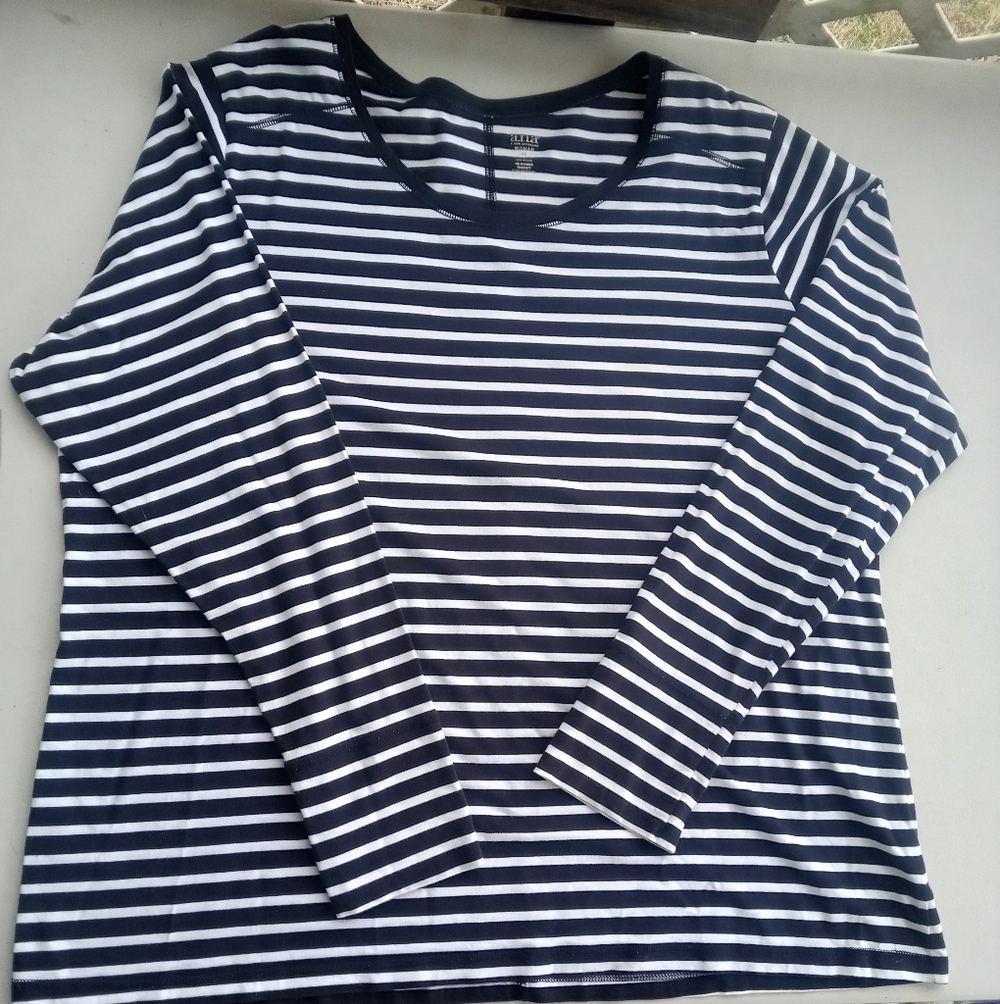 a.n.a Women's Plus Size 3X Navy Blue & White Horizontal Striped Long Sleeve Tee - Picture 2 of 9